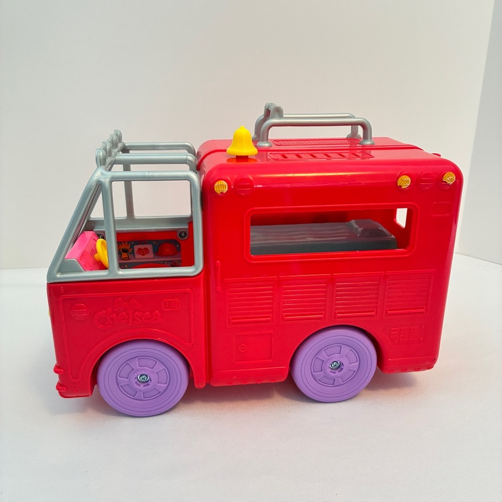 Barbie Chelsea Fire Truck Playset - Picture 2 of 7
